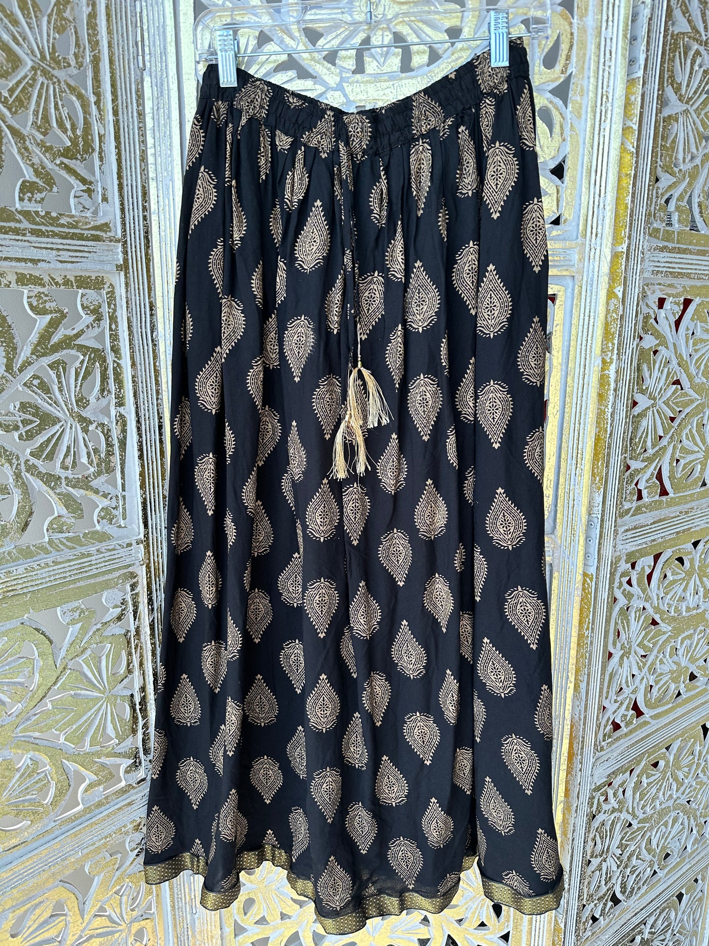 Bohemian Flowy Skirt - Black