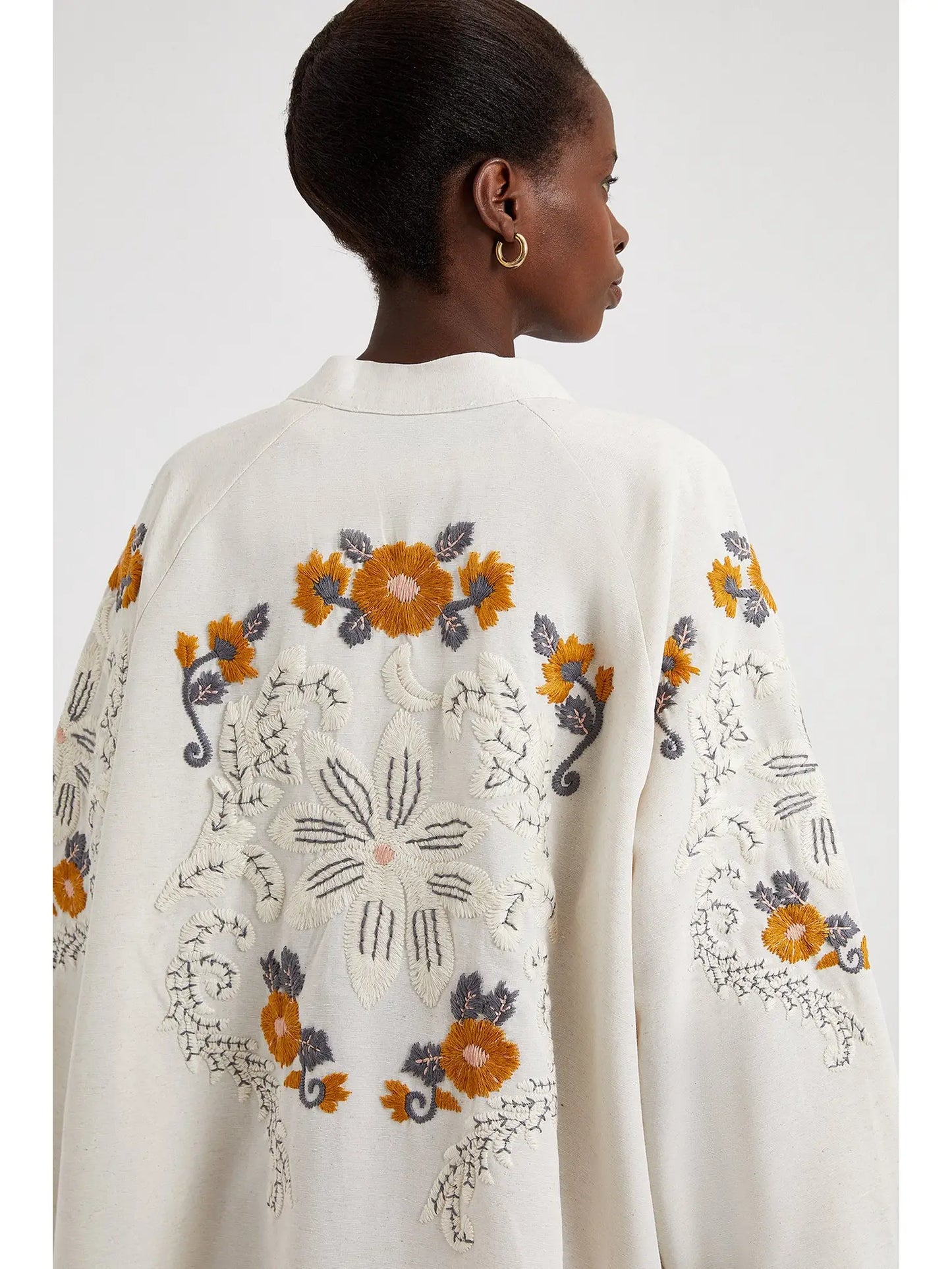 Flower Embroidered Kimono - White