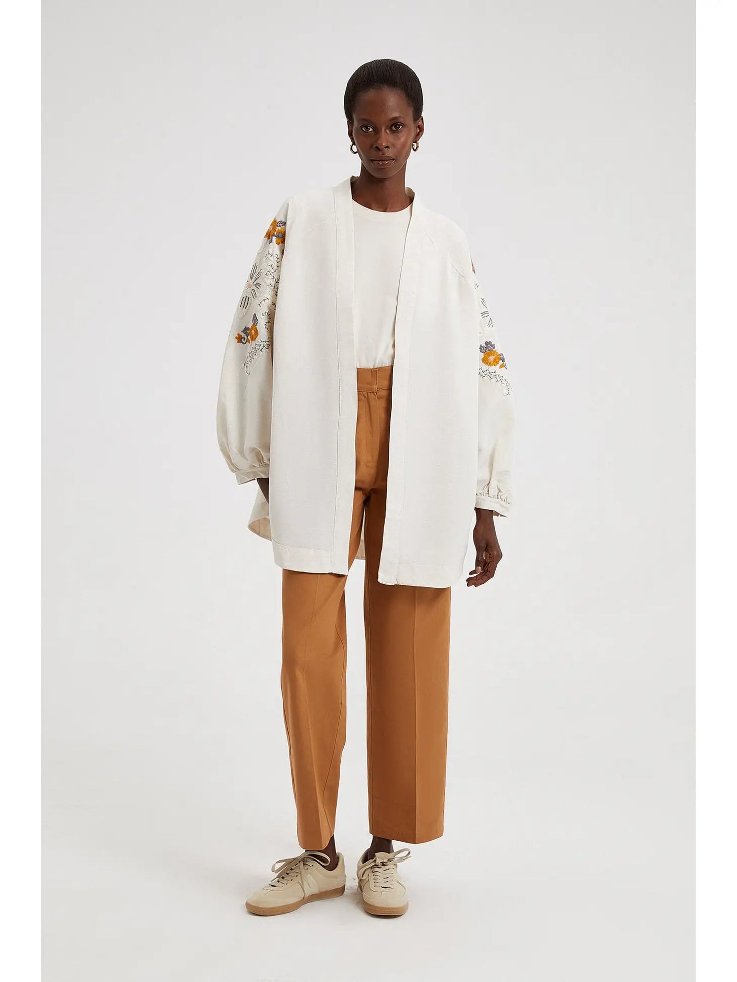 Flower Embroidered Kimono - White