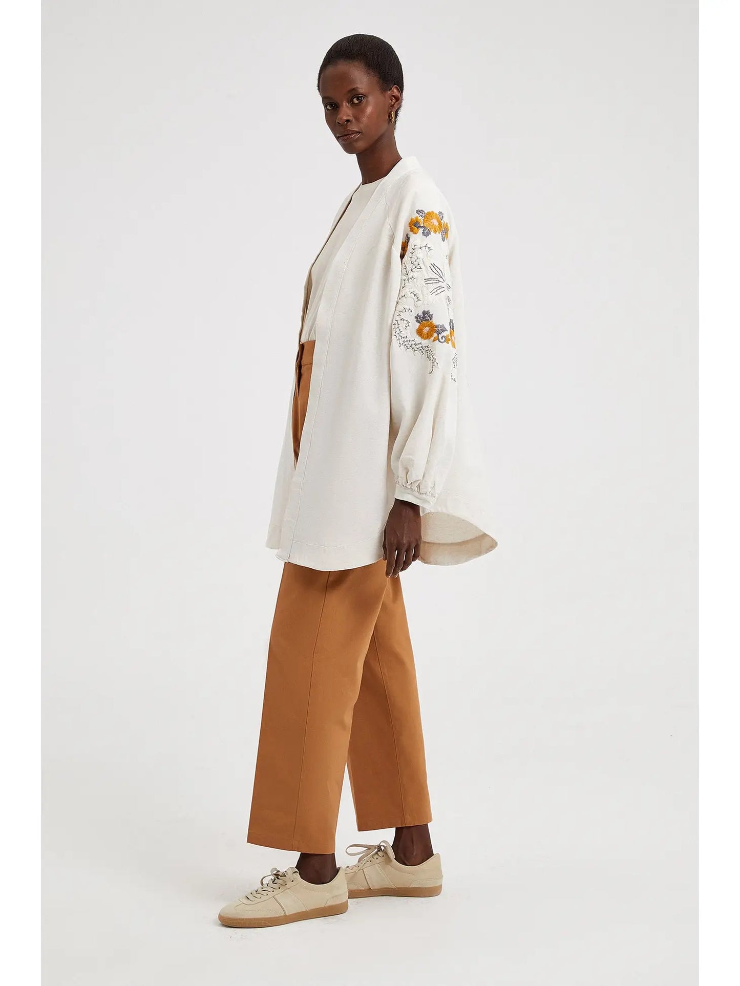 Flower Embroidered Kimono - White